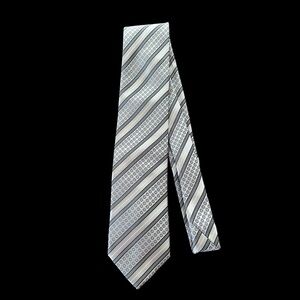 Geoff Nicholson Italy Gray Stripe 100% Silk Necktie Tie Business Church Designer